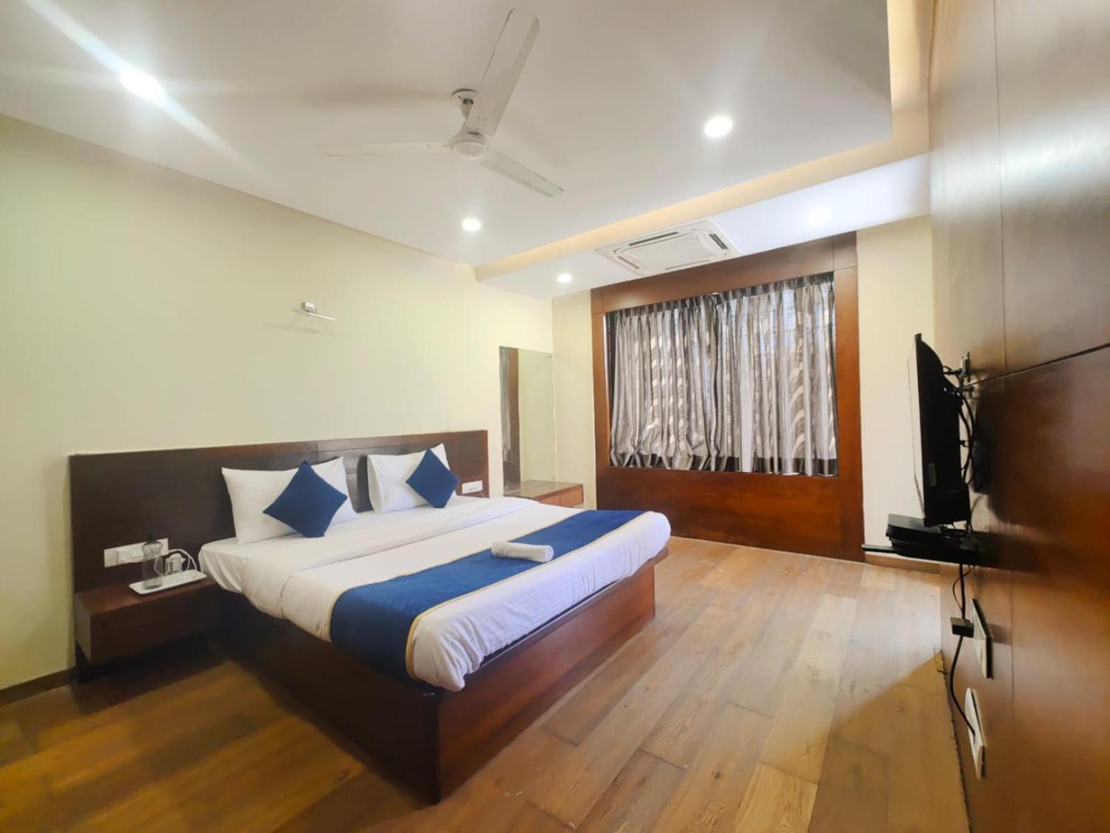 Sun Solitaire Pune Exterior foto